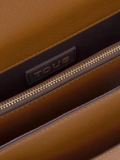 LOGO压纹小号手提包