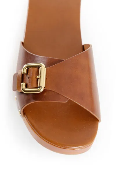 Chloé Jeannette Leather Buckle Clog Sandals In Brown