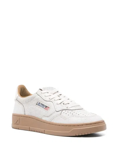 Autry Medalist Low Sue Scrap Wht Tobacco In White