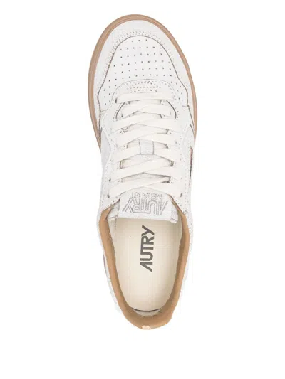 Autry Medalist Low Sue Scrap Wht Tobacco In White