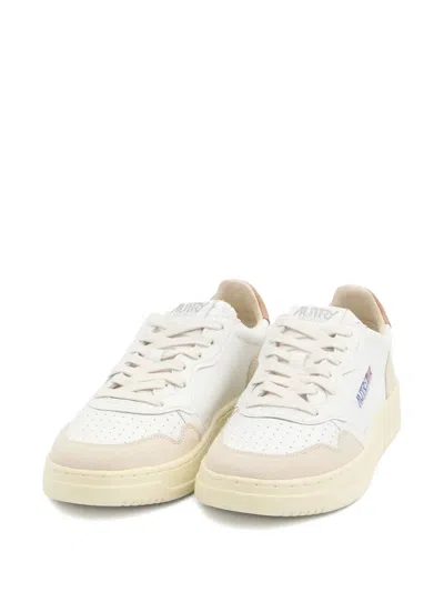 Autry Medalist Low Sneakers In White And Brown Sugar Suede And Leather In Neutral