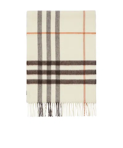 Burberry Stone Check Pattern Fringed Edge Rectangular Shape Logo Patch To The Front Brushed Finish In White