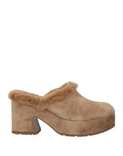 Gianvito Rossi Lyss 55 Clogs With Suede Platform In Sand