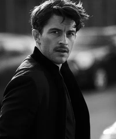 Echo New York Jonathan Bailey In Multi