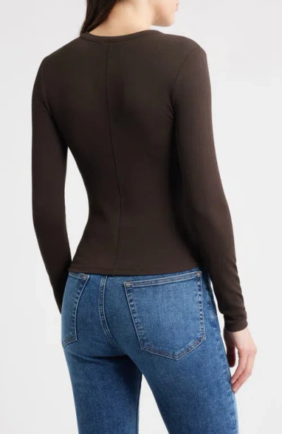 Frame The Long-sleeve Ribbed Crewneck Top In Brown