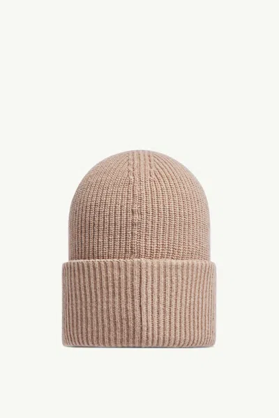 Moncler Ribbed Knit Wool Beanie With Felt Logo Patch In Neutral