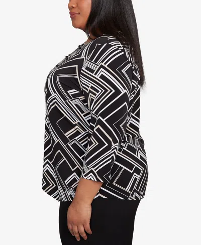 Alfred Dunner Plus Size As Usual Geometric Textured Top With Necklace In Black