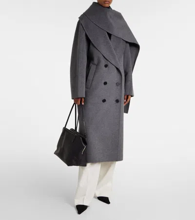 围巾细节羊毛与羊绒大衣