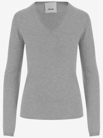 Allude V-neck Cashmere Sweater With Ribbed Edges And Timeless Silhouette In Gray