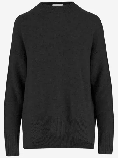 Allude Classic Cashmere Sweater With Crew Neck And Ribbed Finish In Black
