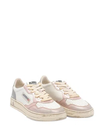 Autry Medalist Low Sneakers Super Vintage In White Rose And Blackboard Leather Shoes In Sand