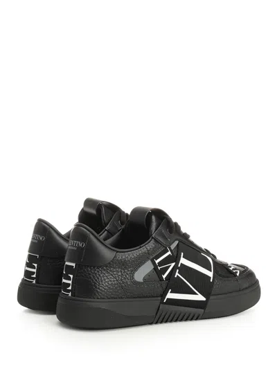 Valentino Panelled Logo-detail Sneakers In Black