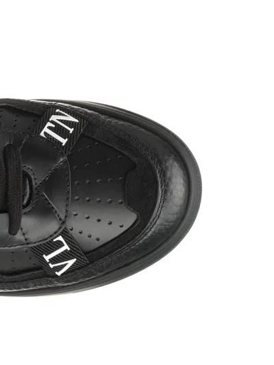 Valentino Panelled Logo-detail Sneakers In Black