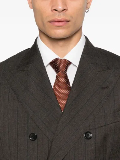 细条纹双排扣西装套装