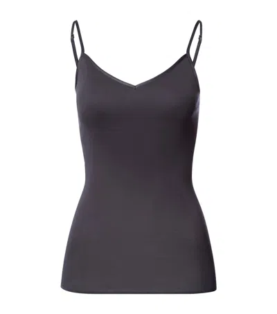 Hanro Cotton Seamless V-neck Spaghetti Camisole In Black