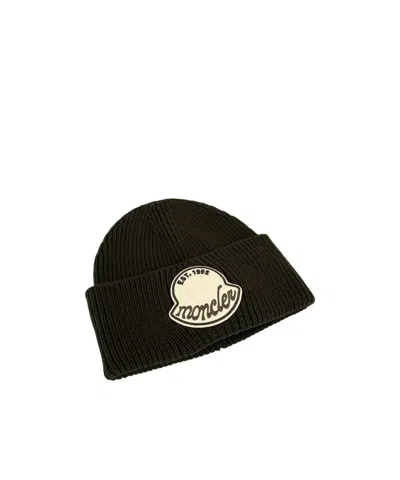 Moncler Logo-patch Ribbed Beanie In Black
