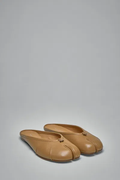 Maison Margiela Tabi Ballerina Mule In Sand