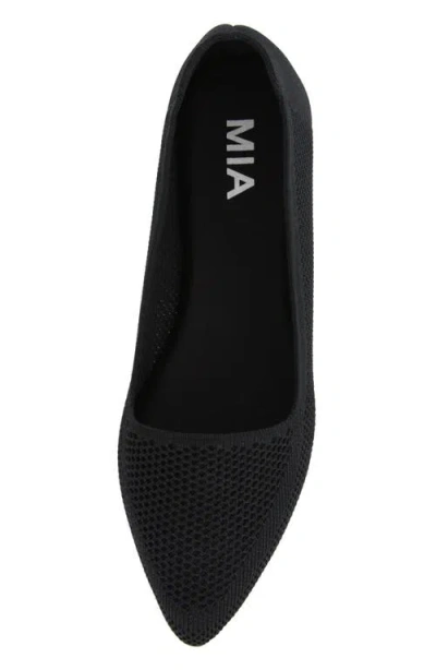 Mia Corrine Knit Flats In Black In Black