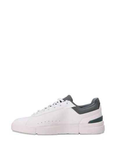On Running The Roger Advantage Sneakers In White