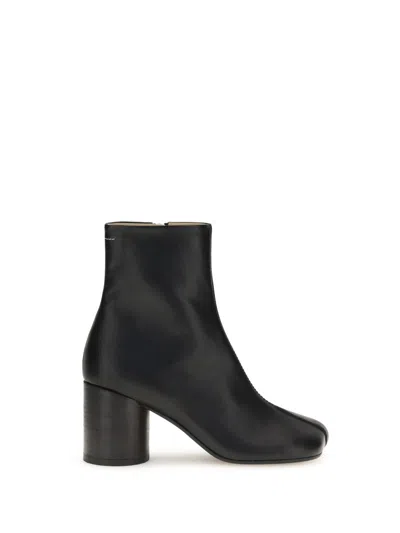 Mm6 Maison Margiela Round Toe Leather Ankle Boots With Seam Detailing In Black