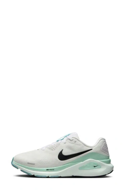 Nike Structure 26 Se Running Shoe In White
