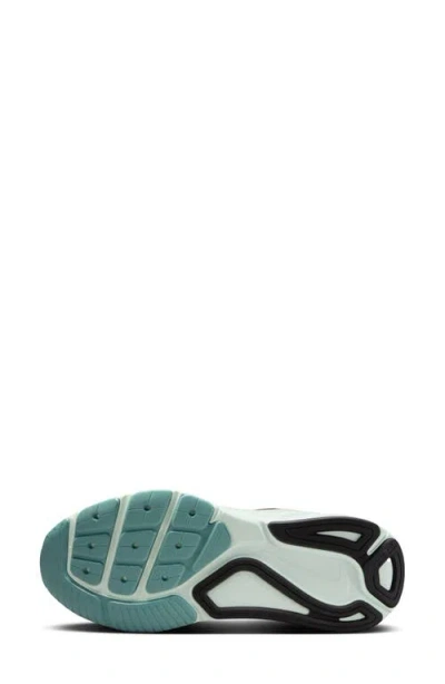 Nike Structure 26 Se Running Shoe In White