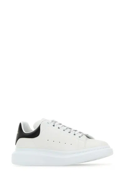 Alexander Mcqueen White And Black Low-top Sneakers With Chunky Sole And Contrasting Heel Tab In Leather Man In White