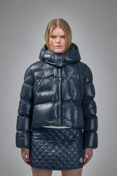Moncler Erea Square-quilted Hooded Short Down Jacket In Blue