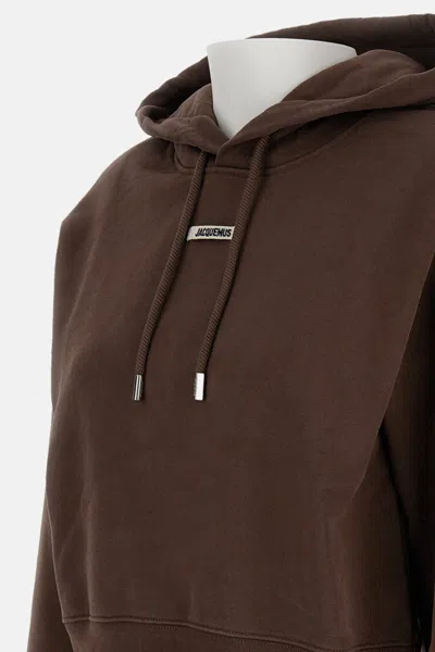Jacquemus Le Hoodie Gros Grain Brown Cropped Hoodie With Drawstring Hood And Logo Patch On The Front In Cotton In Brown