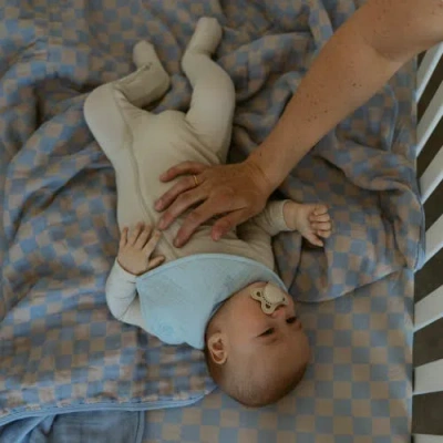 Parker Baby Co. Muslin Bandana Bibs In Gray