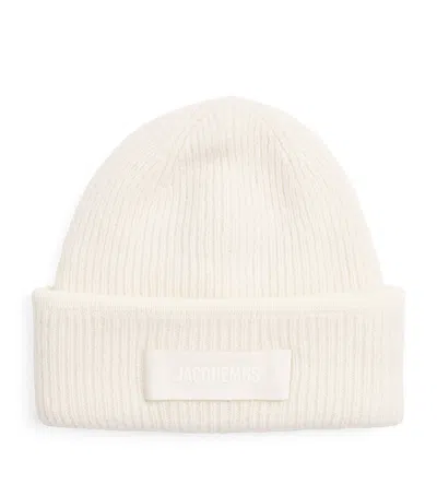 Jacquemus Knitted Beanie Hat With Gros-grain Logo In White