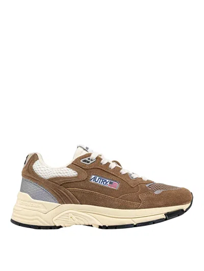 Autry Hyperway Man Sneakers In Brown