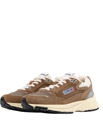 Autry Hyperway Man Sneakers In Brown