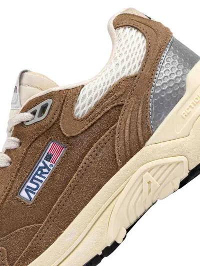 Autry Hyperway Man Sneakers In Brown