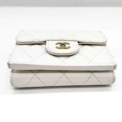 Pre-owned Chanel White Grained Calfskin Wallet (tri-fold) ()