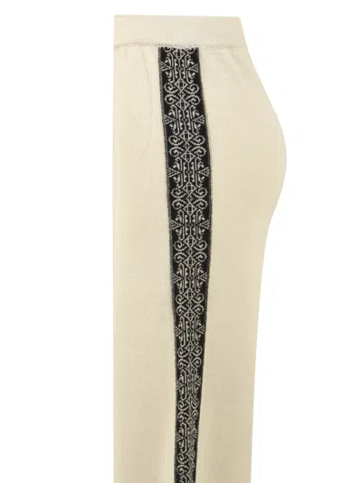 Akep Trousers Cream In Burgundy