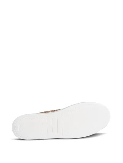 穿孔皮质运动鞋