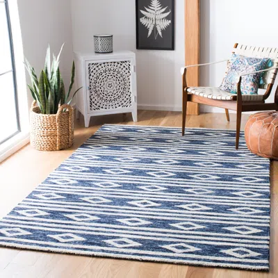 Safavieh Micro-loop Hand Made Area Rug, Navy / Ivory Bohemian Style Non-shedding In Blue