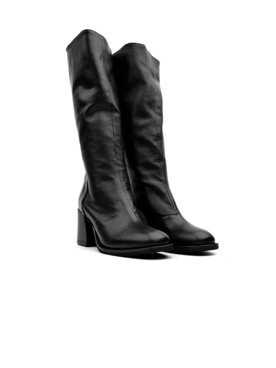 Zoe Boots In Black