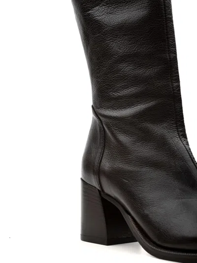 Zoe Boots In Black