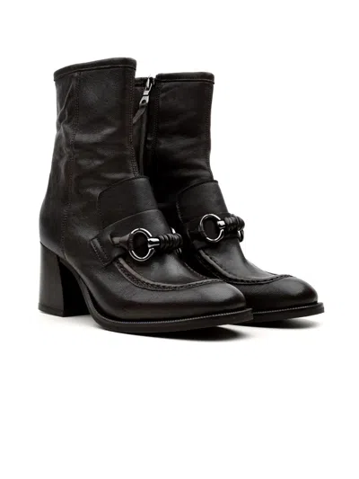 Zoe Boots In Black