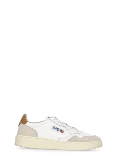 Autry Medalist Low Sneakers In White And Brown Sugar Suede And Leather In Neutral