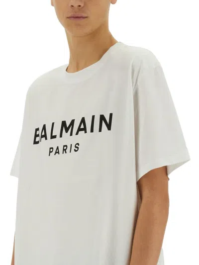 Balmain White Crewneck T-shirt With Contrasting Logo Lettering Print In Cotton In White