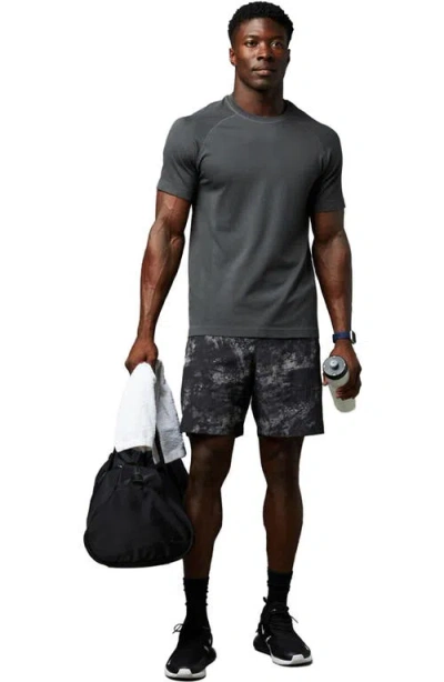 Fabletics The Training Day Tee In Gray