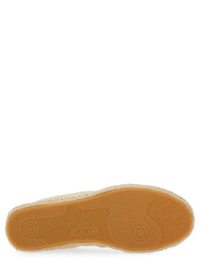 Autry Minimalist Flat Shoes With Textured Upper In Neutral