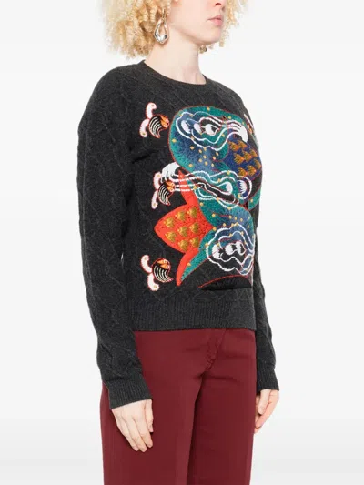 刺绣粗绞花针织毛衣