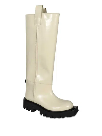 Msgm Leather Round-toe Boots In Neutral