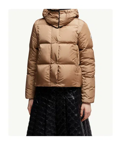 Moncler Piumino Corto Castelnou Con Cappuccio In Pile E Trapuntatura A Quadri In Brown