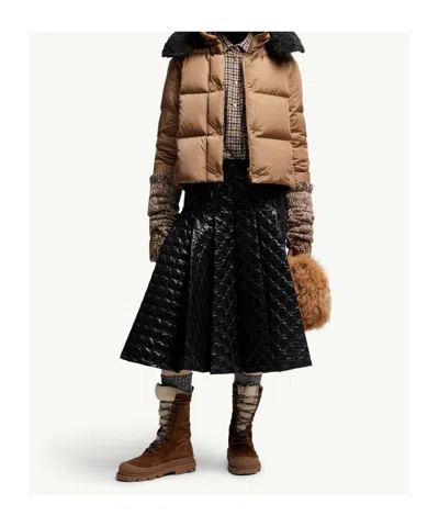 Moncler Piumino Corto Castelnou Con Cappuccio In Pile E Trapuntatura A Quadri In Brown