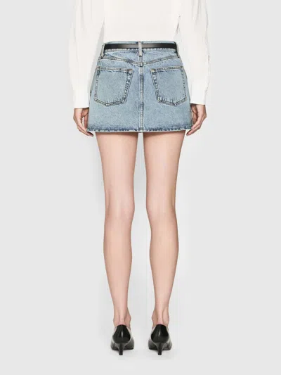 Frame Pleated Denim Mini Skirt In Outlaw In Blue